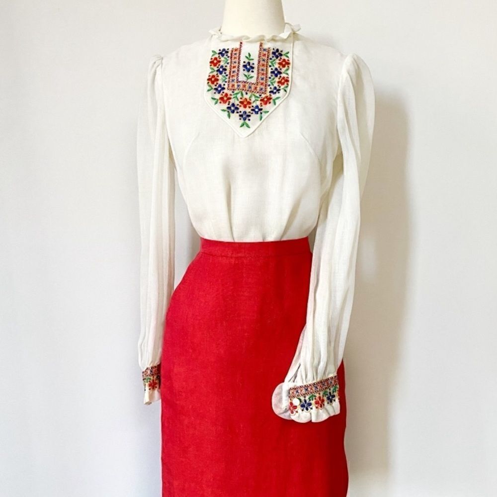 Super RARE Vintage 1960s Floral Embroidered Peasant Blouse